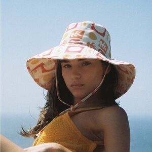 Lack of Color ‘Holiday Bucket’ hat in Formes Sun, size M/L